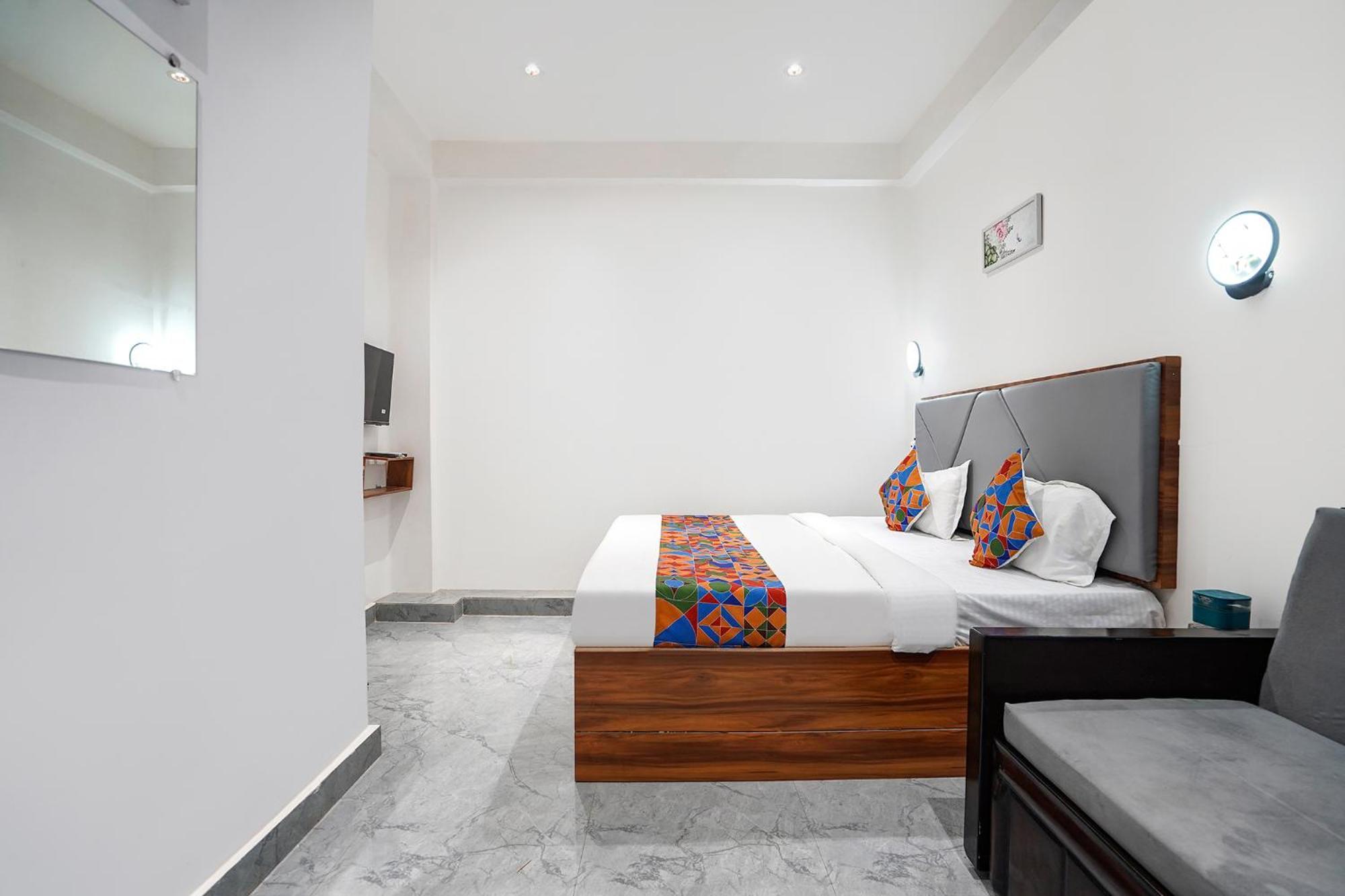 Fabhotel The Shivaay Palace Guest house *